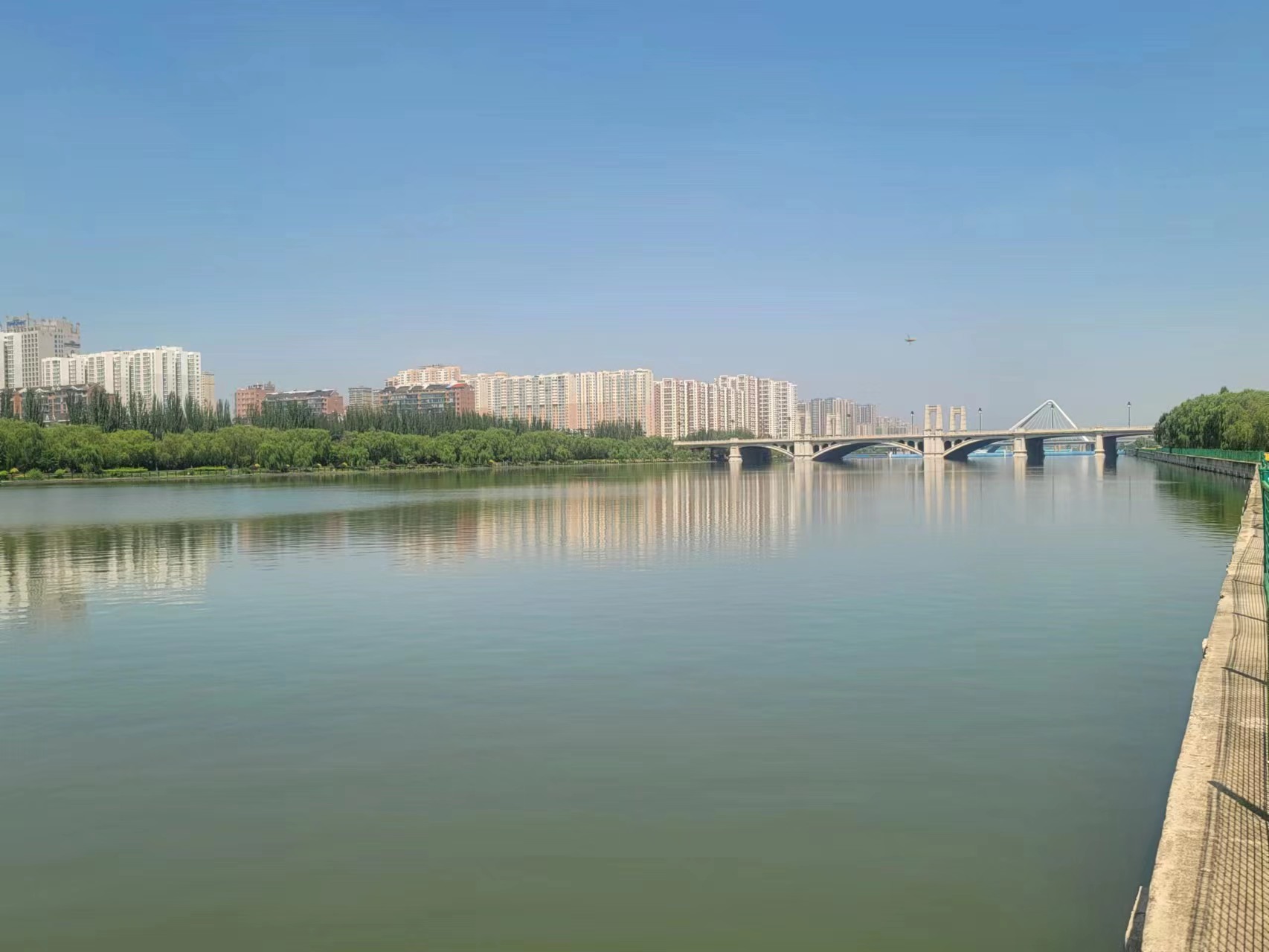 這個“五一” 他們很忙 這個“五一” 他們很忙