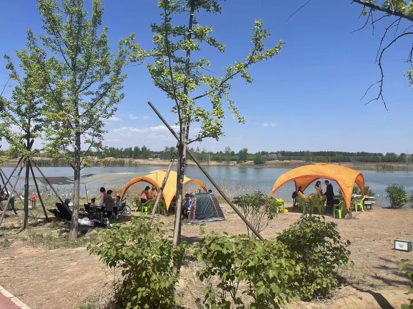 這個“五一” 他們很忙 這個“五一” 他們很忙