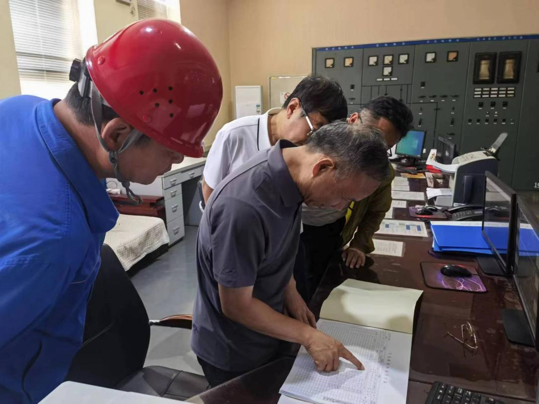 公司主要領(lǐng)導(dǎo)赴北京運營公司檢查高溫紅色預(yù)警防御措施落實情況 公司主要領(lǐng)導(dǎo)赴北京運營公司檢查高溫紅色預(yù)警防御措施落實情況