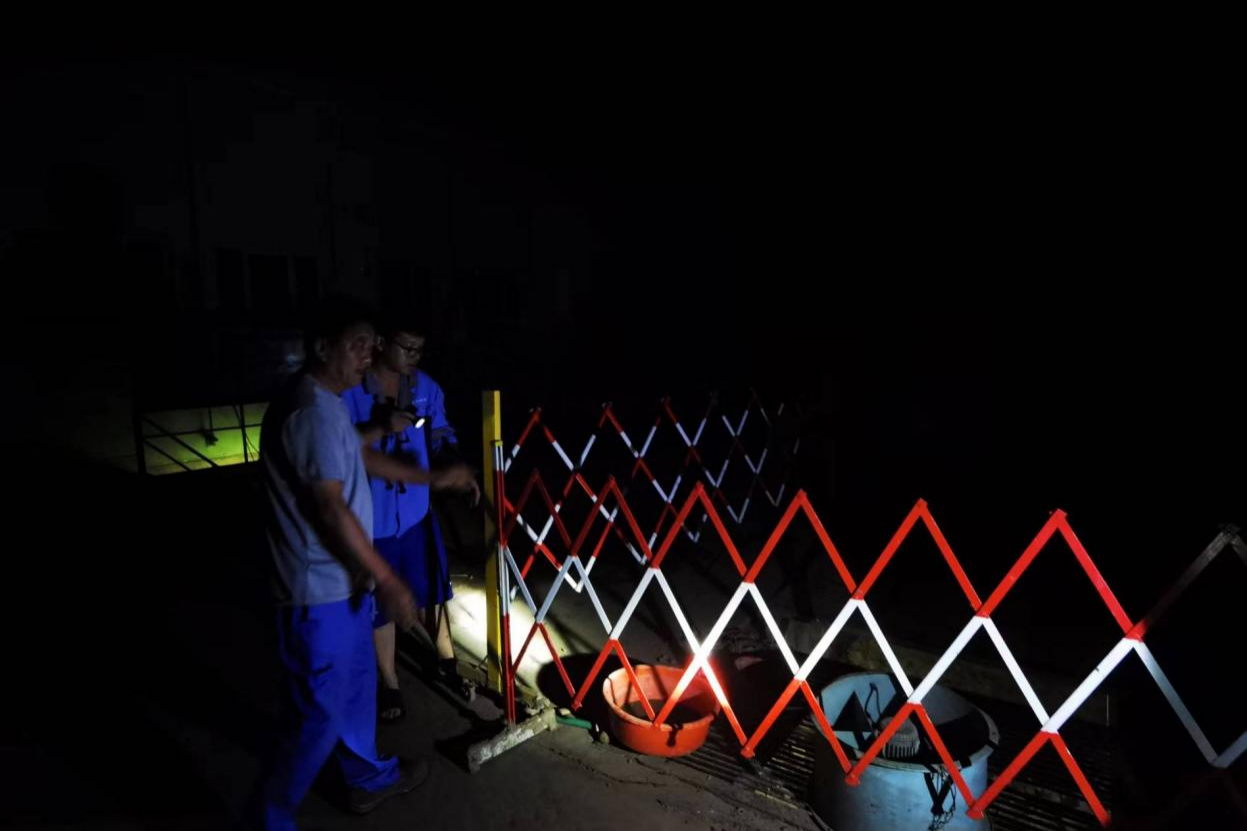 一線傳真| 北京運(yùn)營公司連續(xù)奮戰(zhàn)重建家園 一線傳真| 北京運(yùn)營公司連續(xù)奮戰(zhàn)重建家園