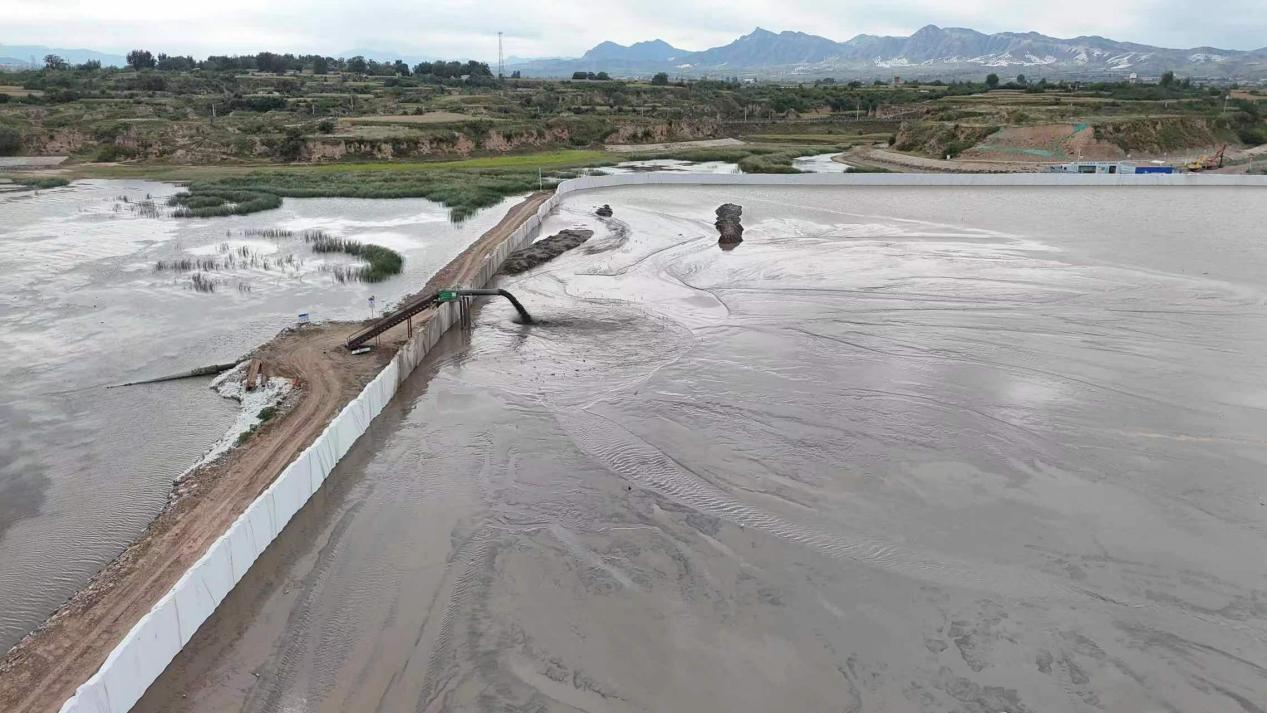 中秋“不打烊” 永定河北京段災(zāi)后恢復(fù)重建項目施工忙 中秋“不打烊” 永定河北京段災(zāi)后恢復(fù)重建項目施工忙
