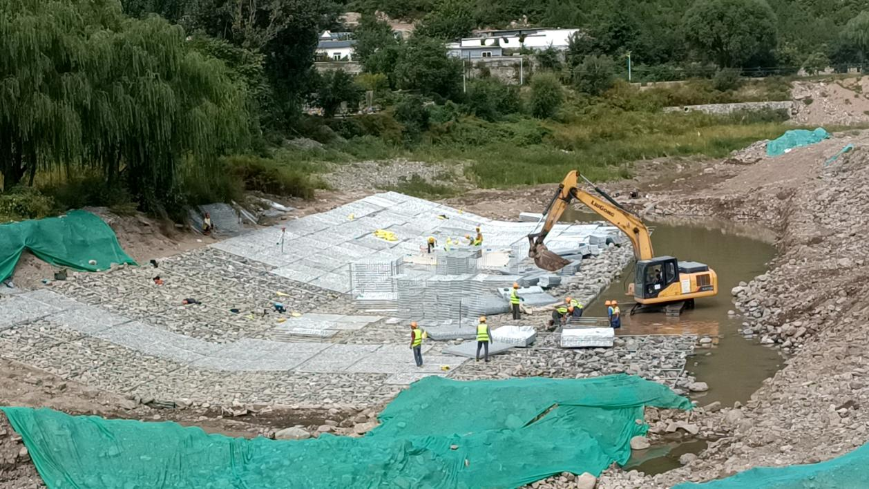 中秋“不打烊” 永定河北京段災(zāi)后恢復(fù)重建項目施工忙 中秋“不打烊” 永定河北京段災(zāi)后恢復(fù)重建項目施工忙