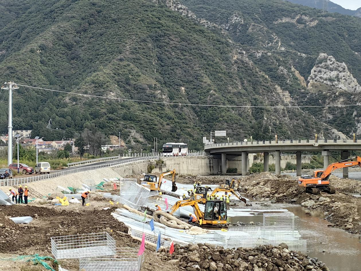 中秋“不打烊” 永定河北京段災(zāi)后恢復(fù)重建項目施工忙 中秋“不打烊” 永定河北京段災(zāi)后恢復(fù)重建項目施工忙