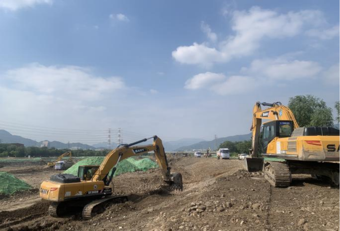 中秋“不打烊” 永定河北京段災(zāi)后恢復(fù)重建項目施工忙 中秋“不打烊” 永定河北京段災(zāi)后恢復(fù)重建項目施工忙