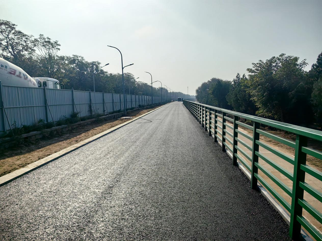 永定河盧梁段綜合提升工程瀝青混凝土面層通過首件驗收